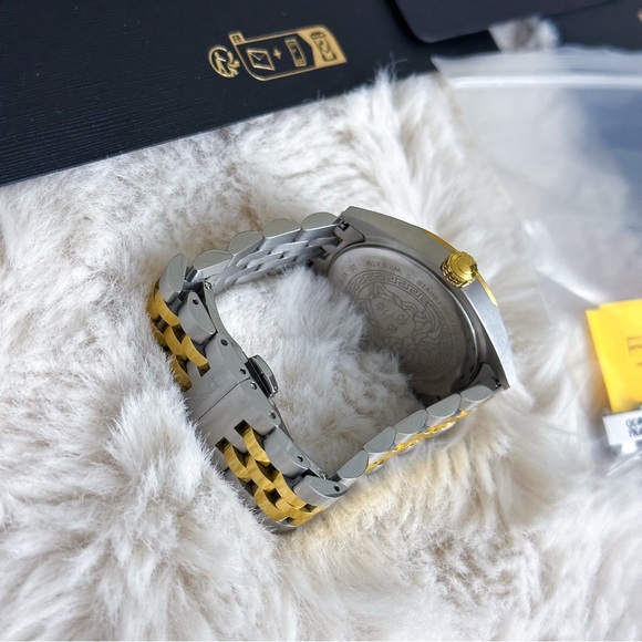 Versace Watch - Picture 8 of 11